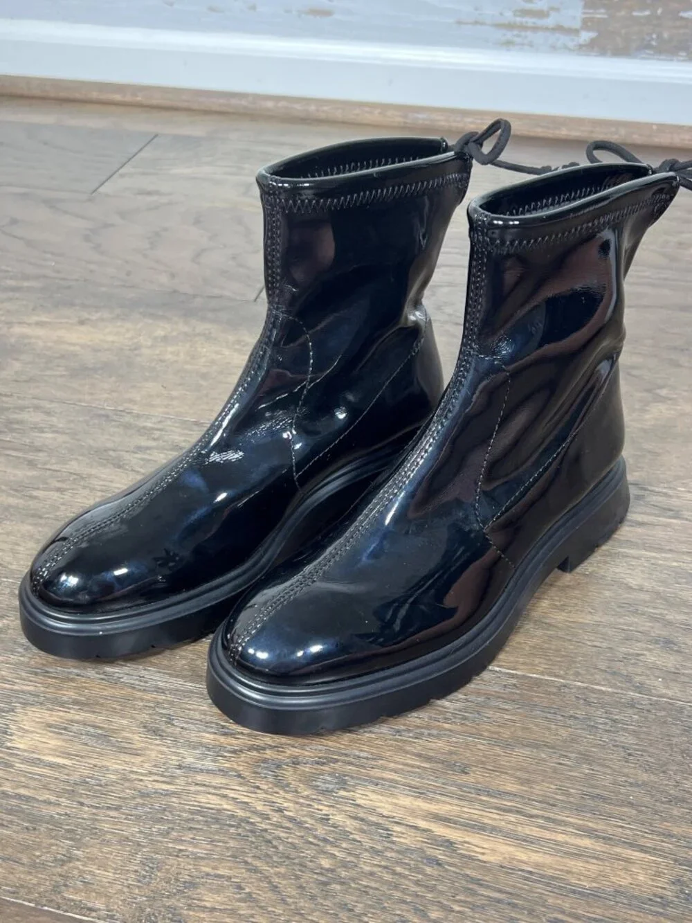 STUART WEITZMAN Benita Flat Lugg Patent Vinyl Boot Black Sz 5 NWOT